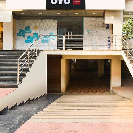 Hotel O Sri Balaji Grand Hyderabad Bagian luar foto