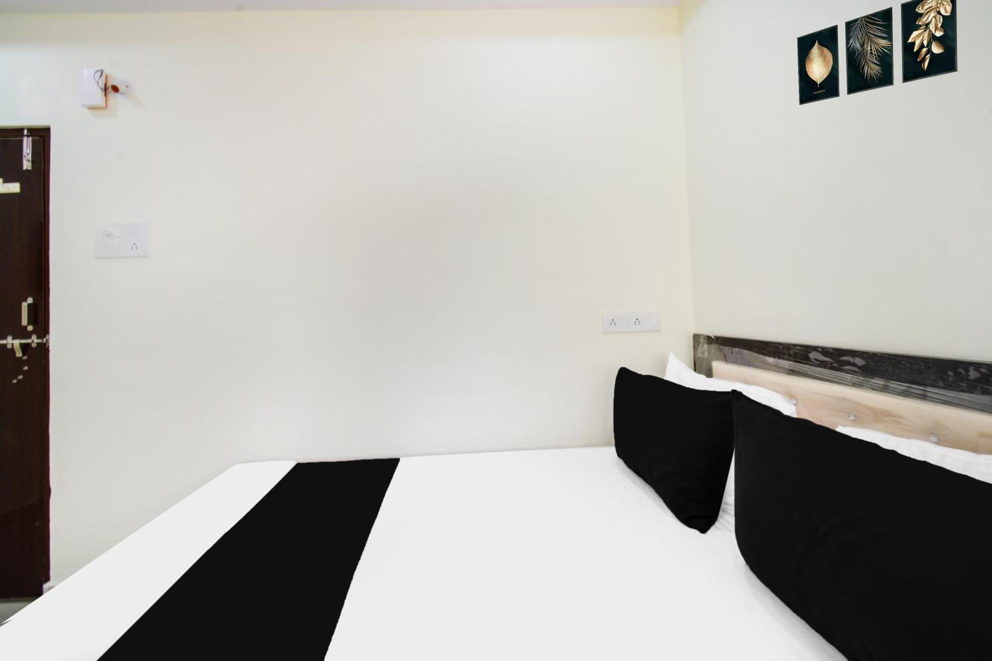 Hotel O Sri Balaji Grand Hyderabad Bagian luar foto