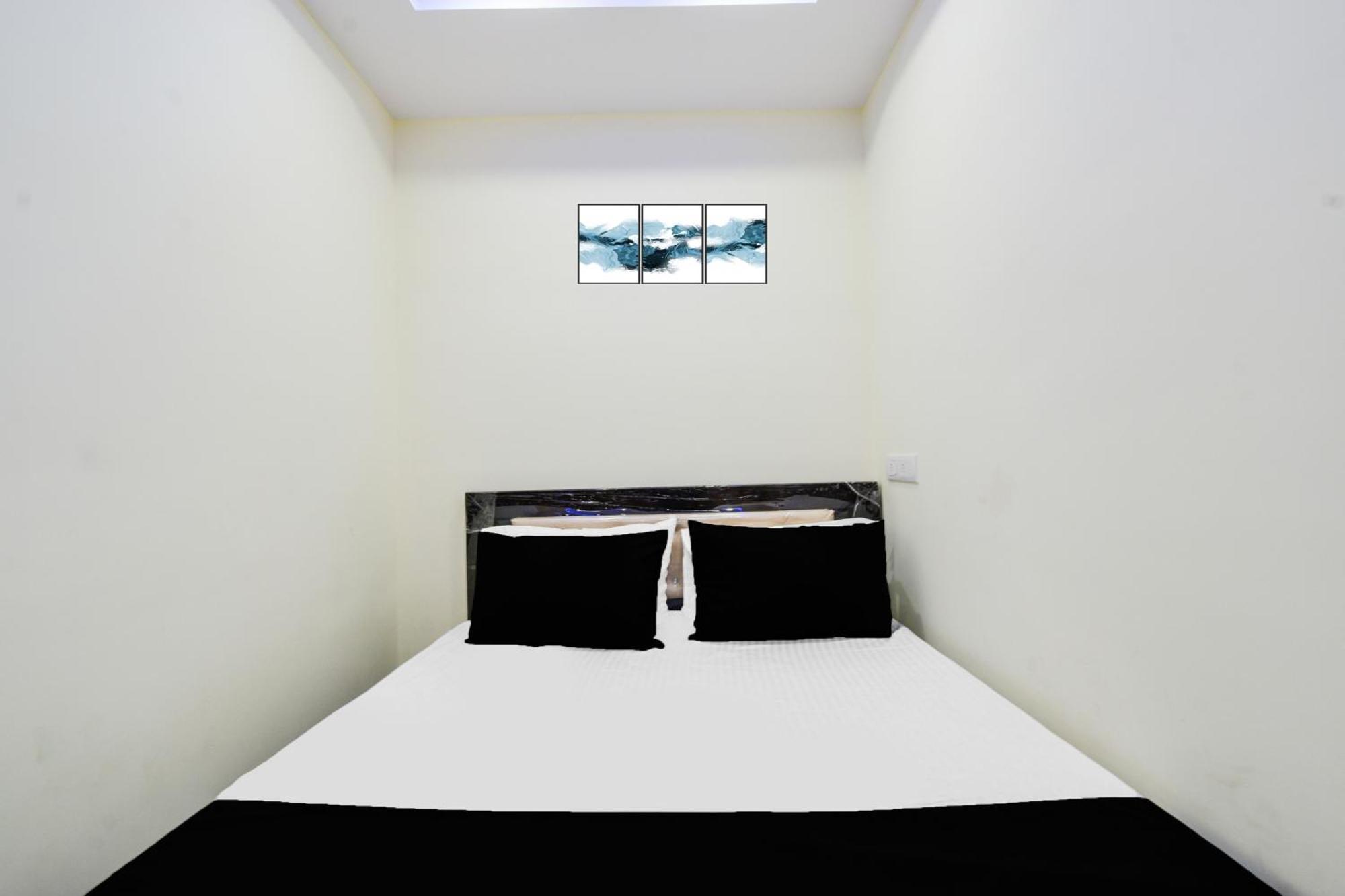 Hotel O Sri Balaji Grand Hyderabad Bagian luar foto