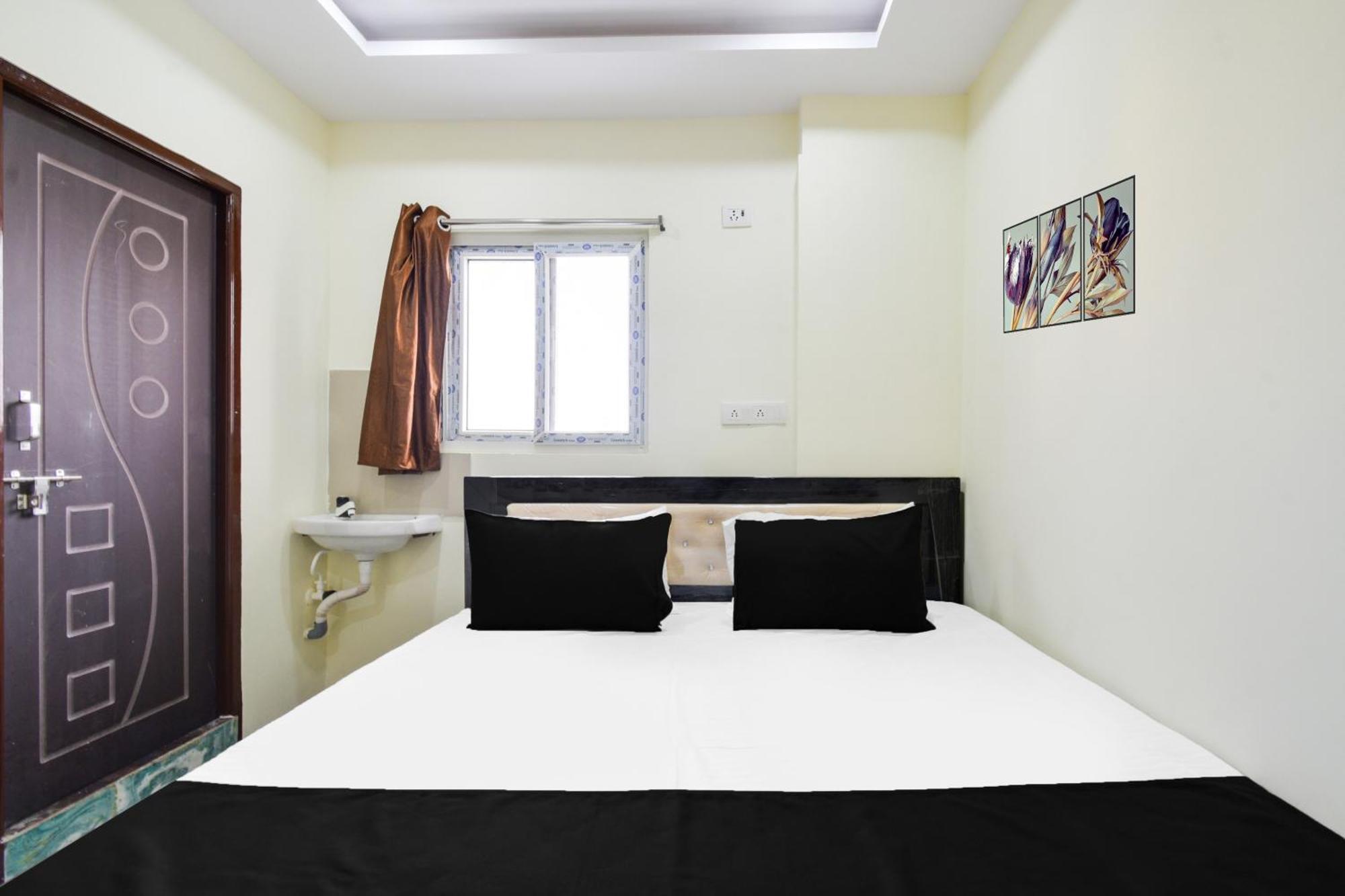 Hotel O Sri Balaji Grand Hyderabad Bagian luar foto