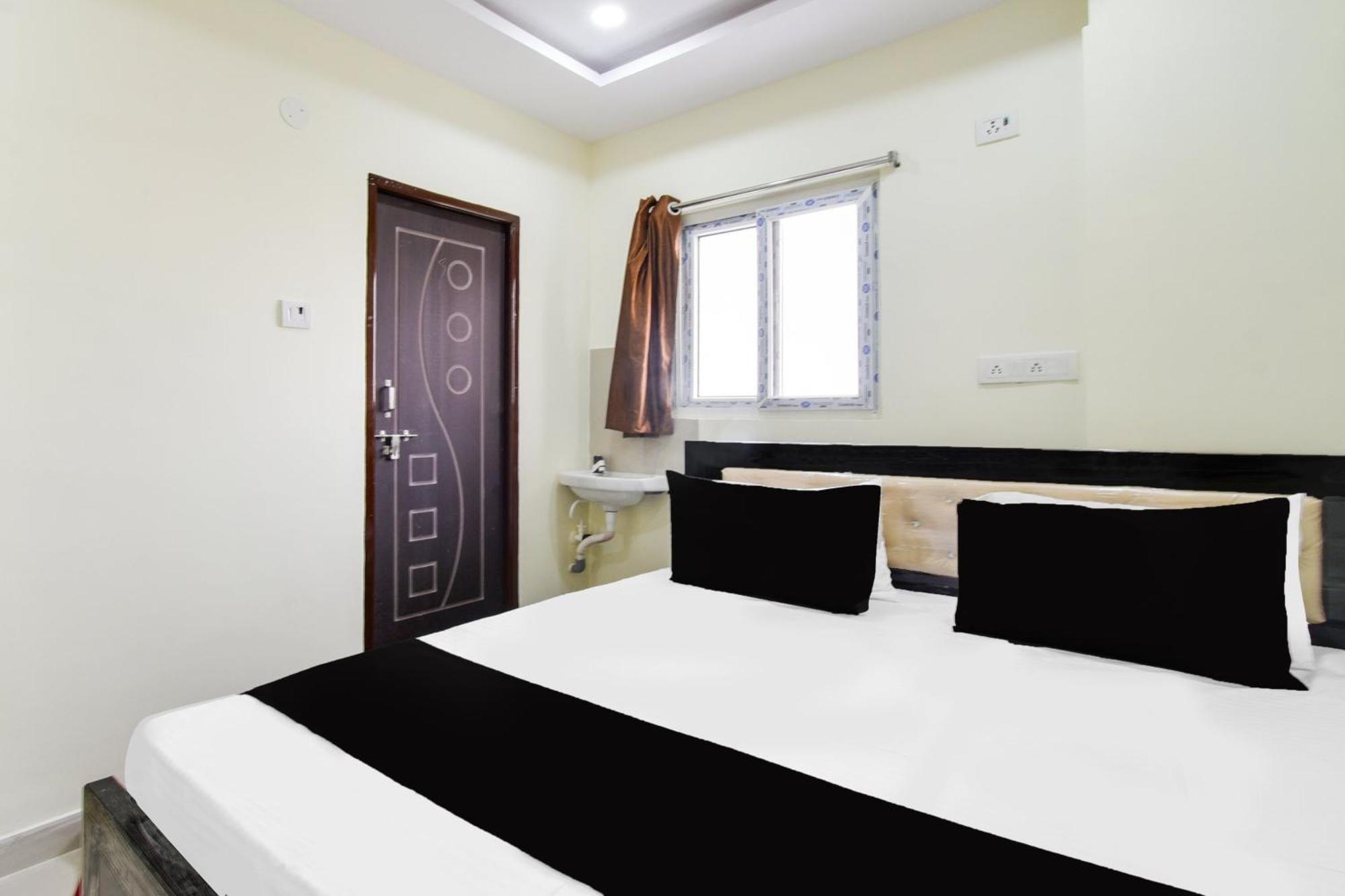 Hotel O Sri Balaji Grand Hyderabad Bagian luar foto